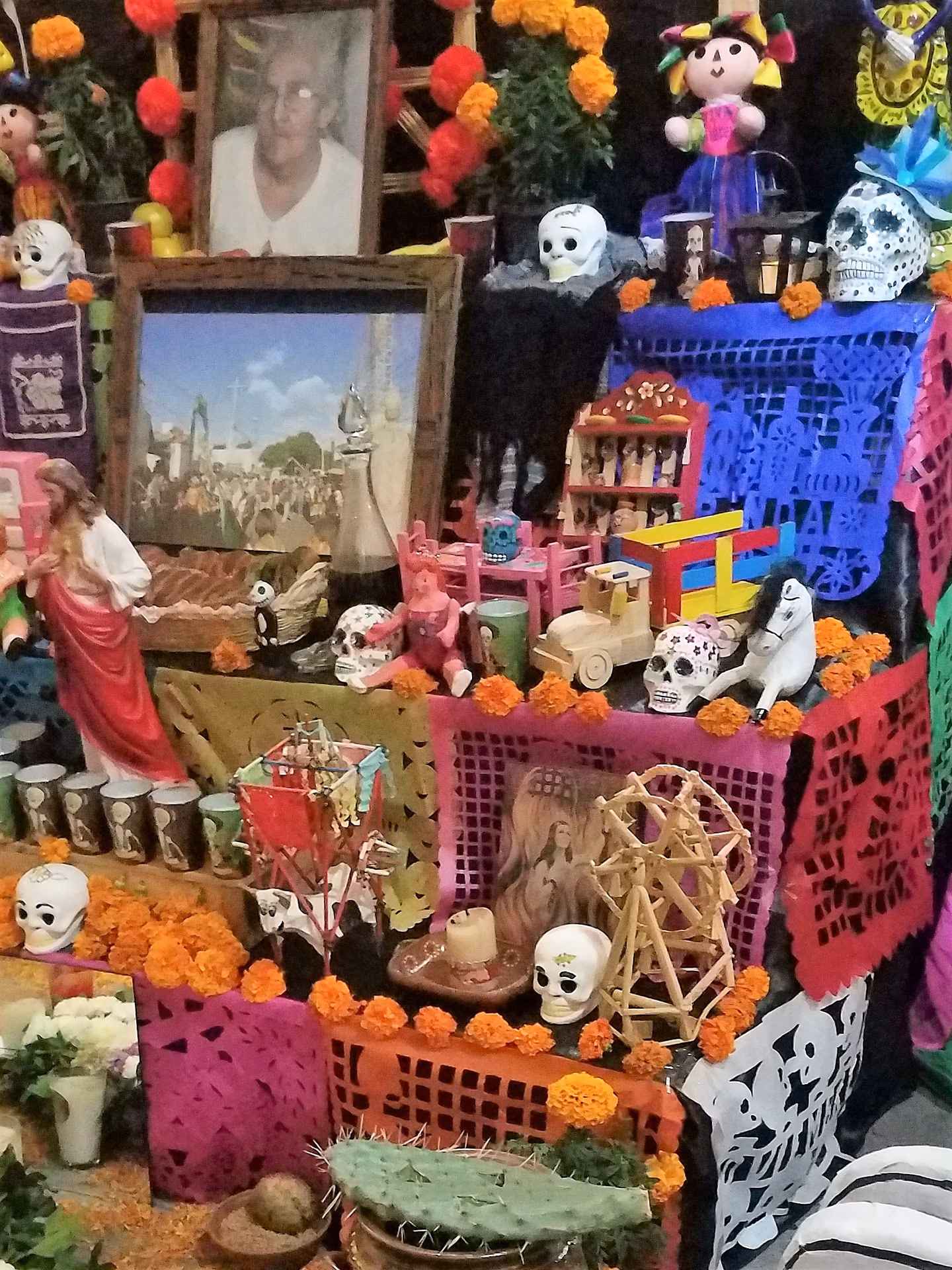Dia de los Muertos altar 2